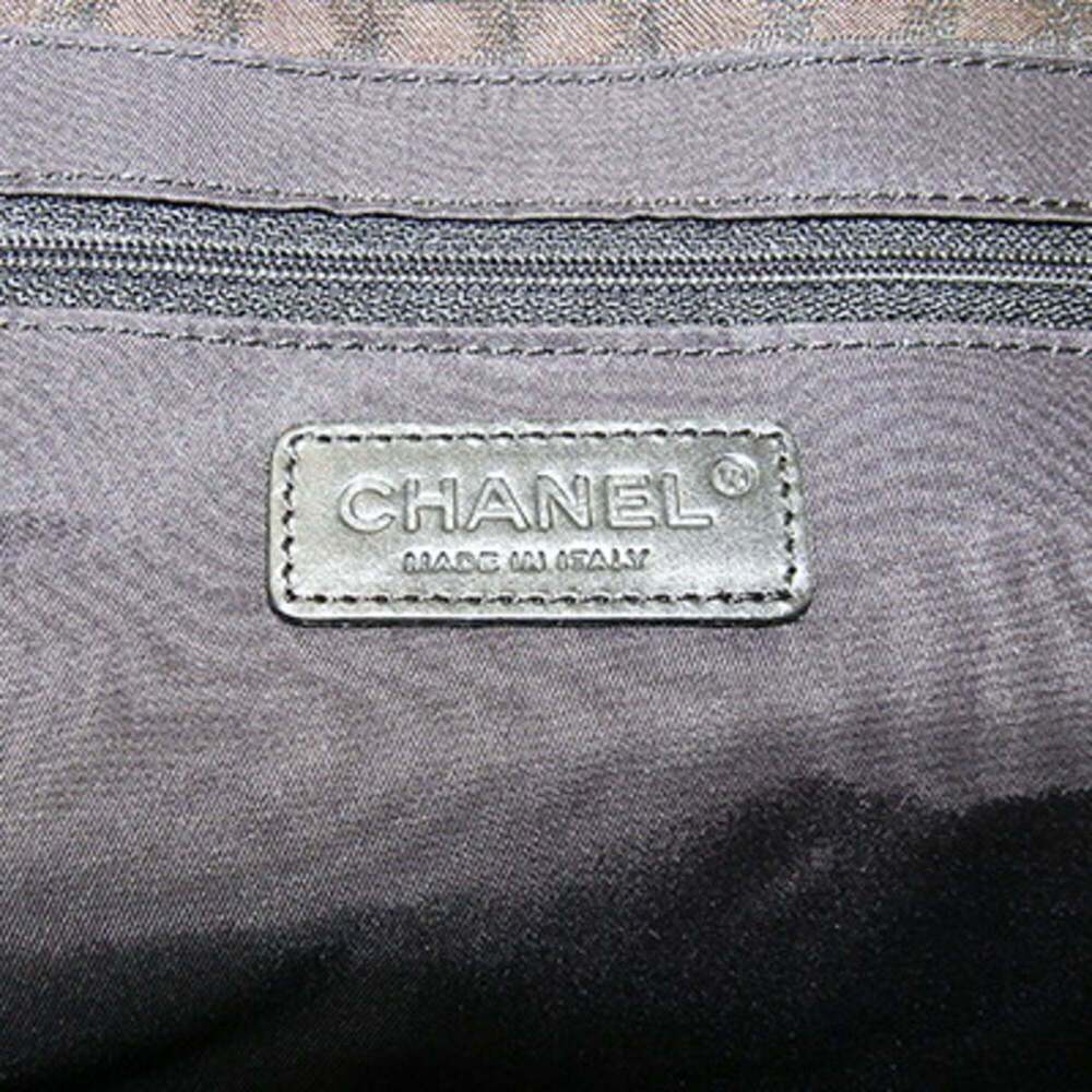 CHANEL Brown Leather Shoulder Bag - Picture 4 of 10